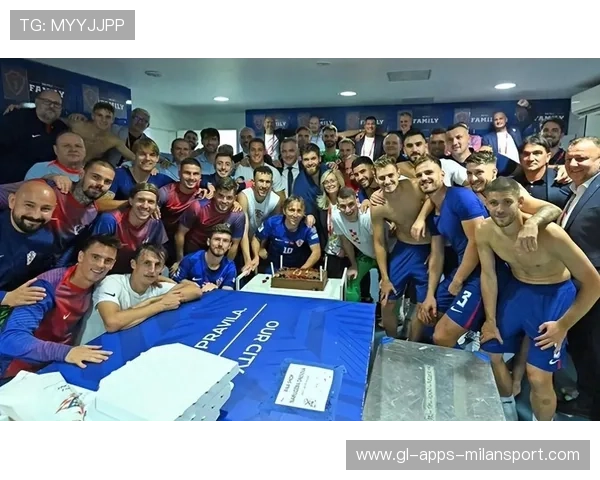 40岁魔笛疯狂回追破坏罗马反击 米兰球迷集体鼓掌为其喝彩 40岁魔笛疯狂回追破坏罗马反击 米兰球迷集体鼓掌为其喝彩