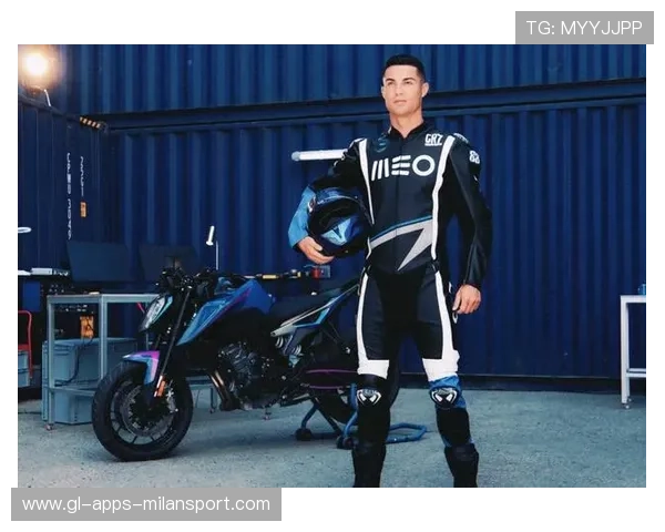 C罗新拍摄大片造型像电影反派