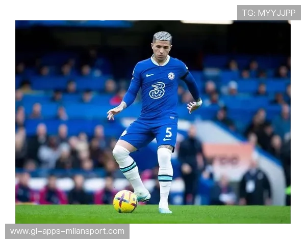 切尔西边线撕开大口子