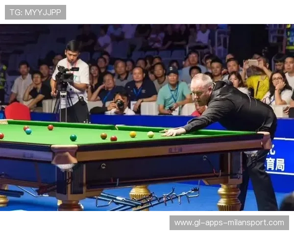 斯诺克大师赛现场座无虚席气氛火热